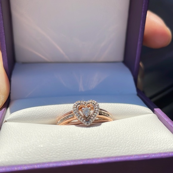 Gorgeous ring - Picture 2 of 7